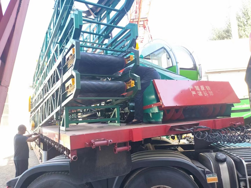 自動伸縮式出倉機(jī)